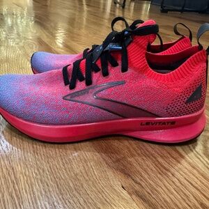 Brooks Levitate Sneaker